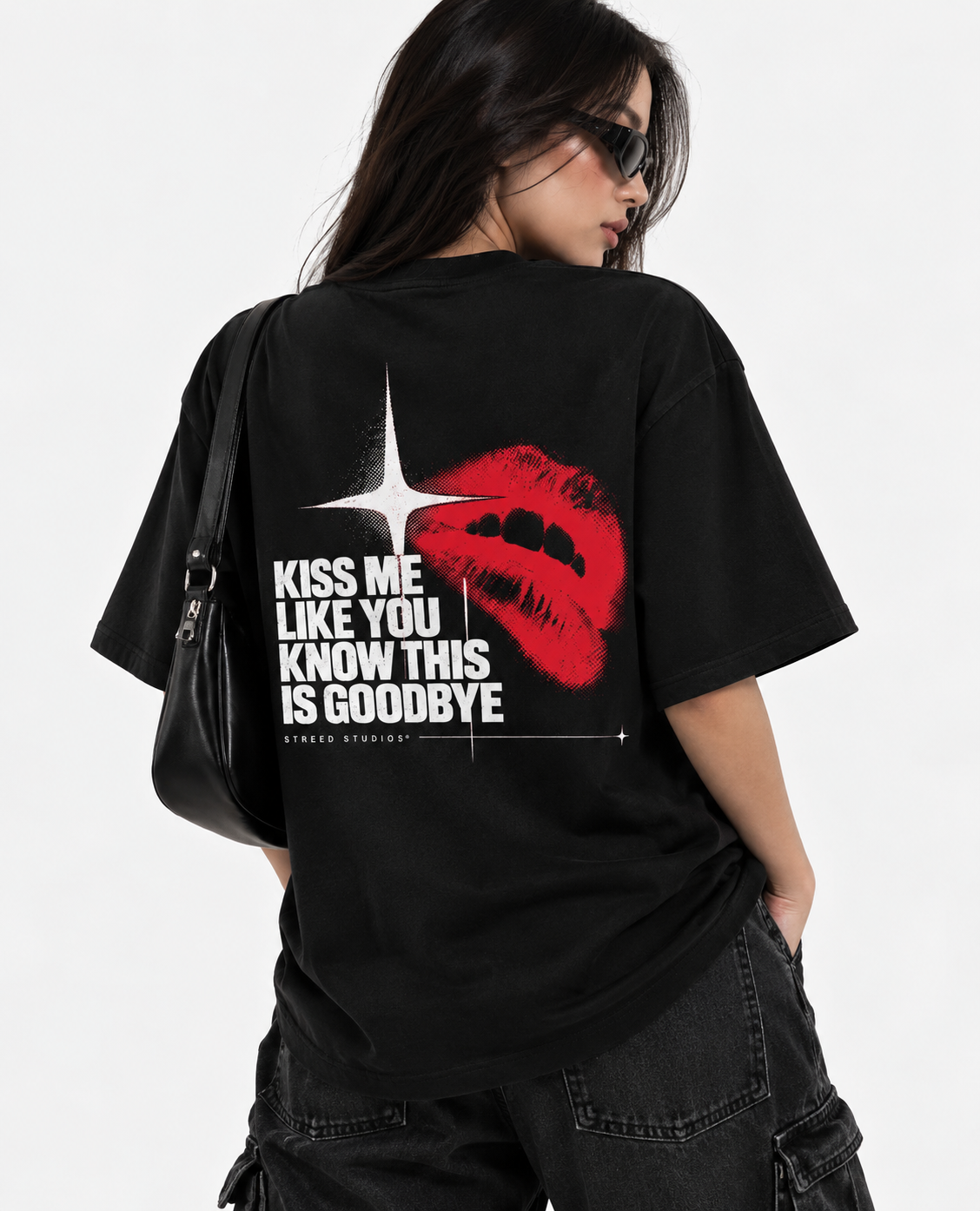 KISS ME TEE